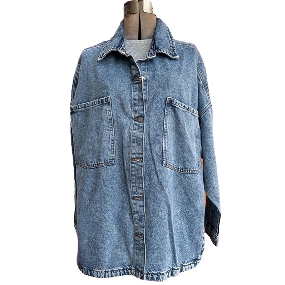 Celebrity Pink Oversized Shacket Button Down With Chest Pockets Acid Wash Denim - Picture 2 of 9